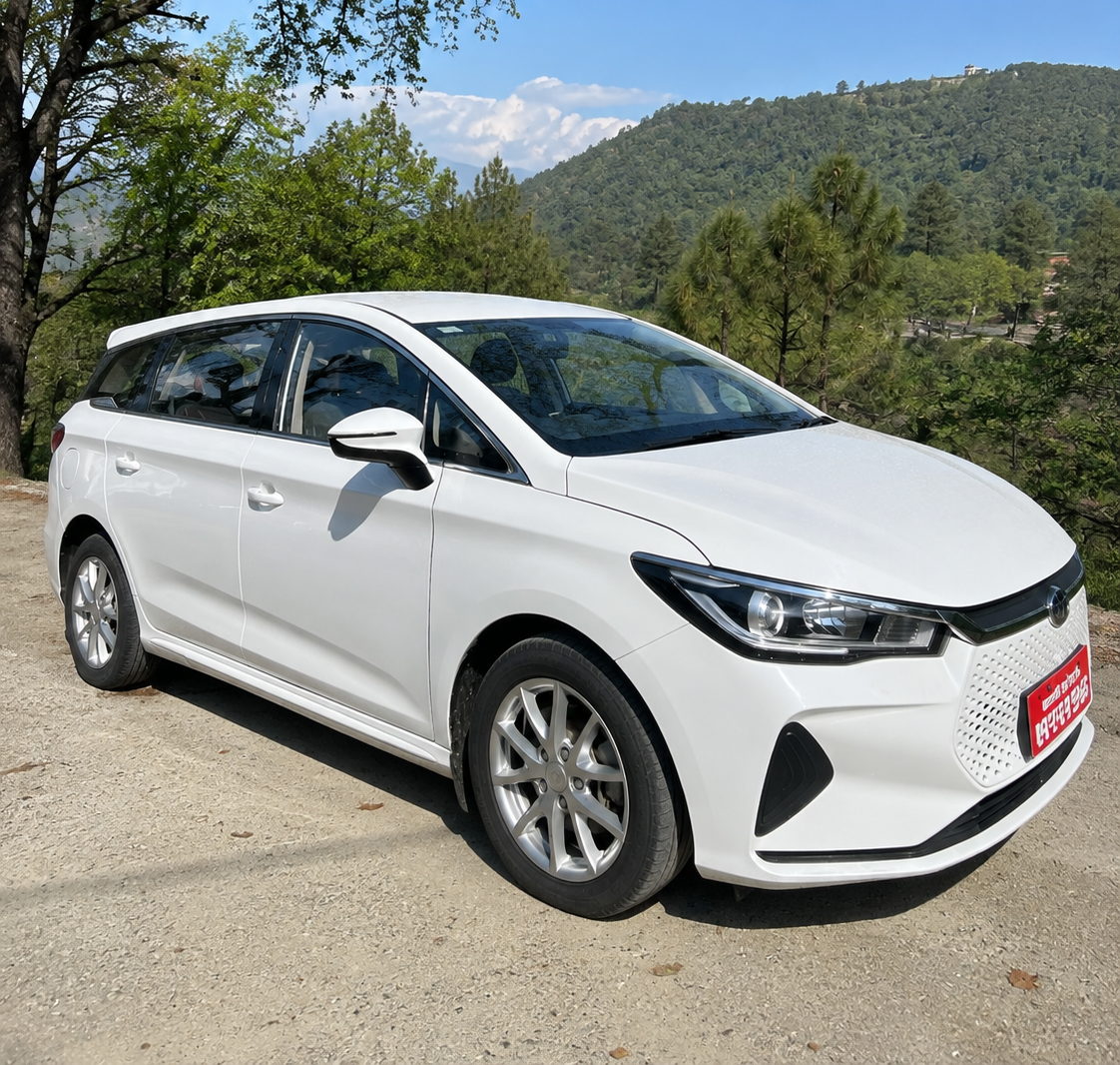 BYD e6 — view 1