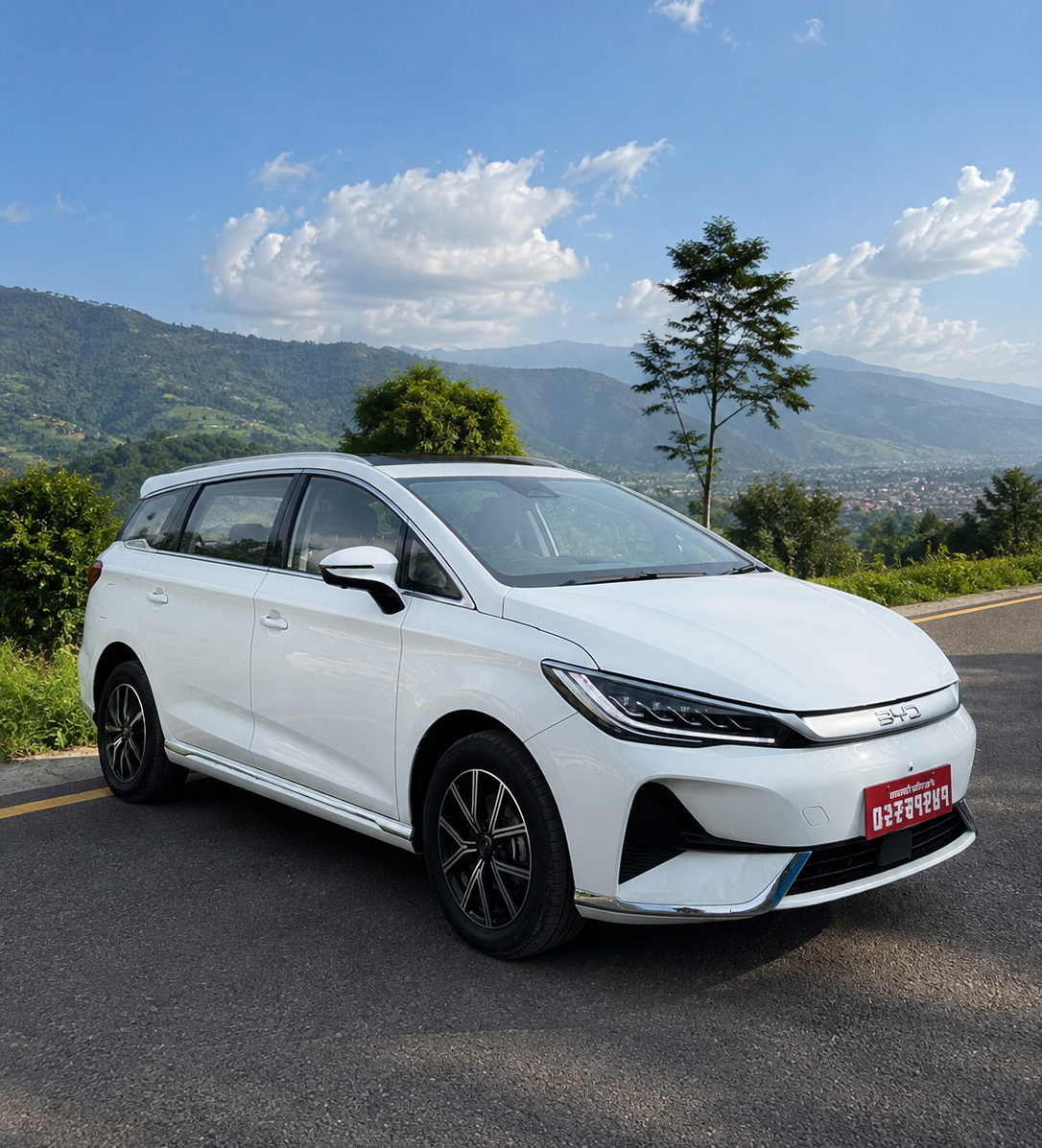 BYD M6 — view 1
