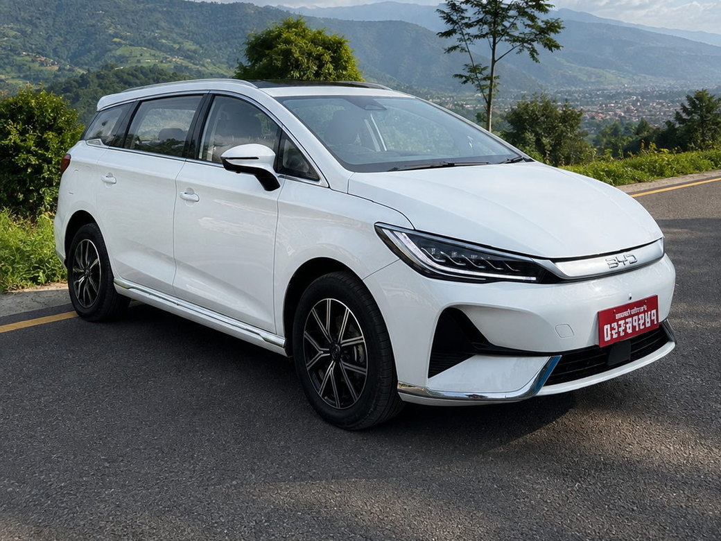 BYD M6