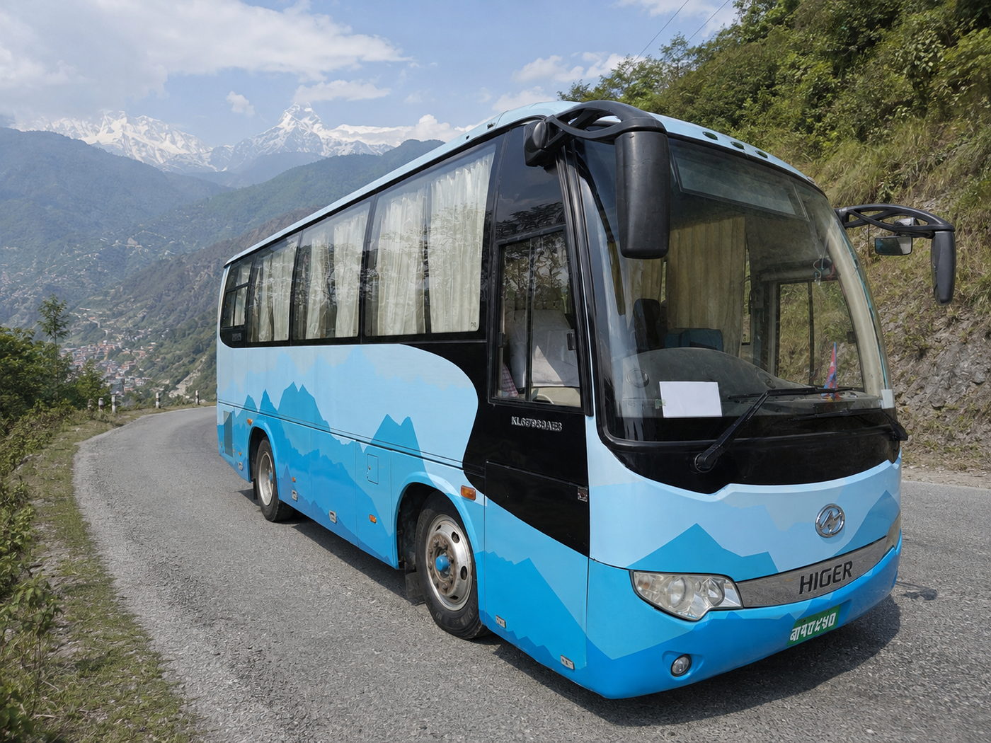 Higer Tourist Coach — view 1